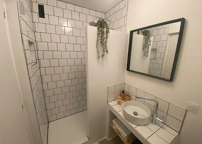 Cosy Au Pied Du Metro